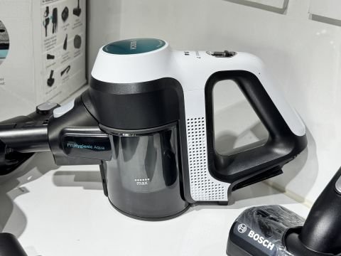 OUTLET Bosch ProHygienic Aqua White BCS71HYG3 Islak Kuru Şarjlı Dikey Süpürge
